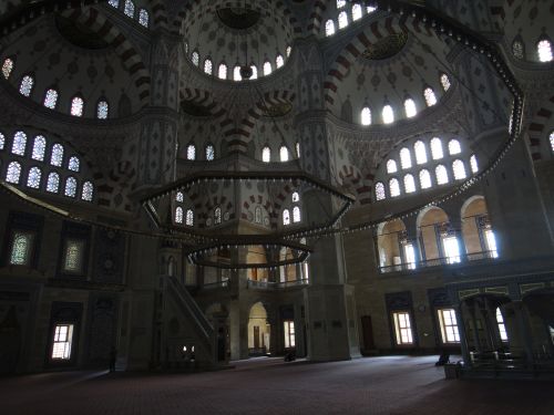 достопримечательности аданы мечеть сабанджы интерьер