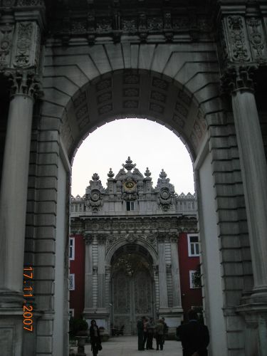 дворец долмабахче стамбул ворота