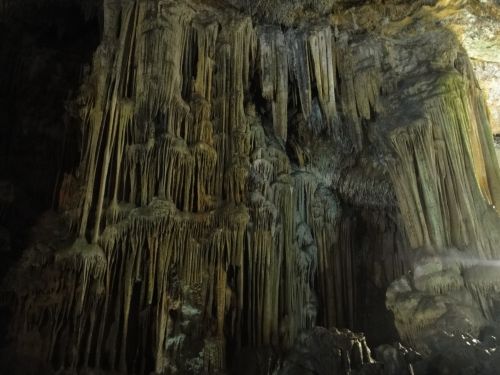 внутри пещеры Астма