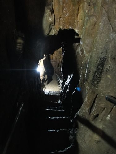 лестницы в пещере Астма